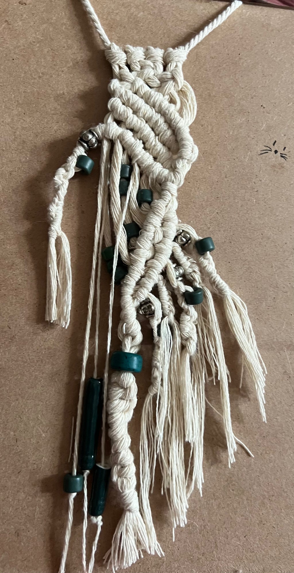 Décoration murale beige et verte