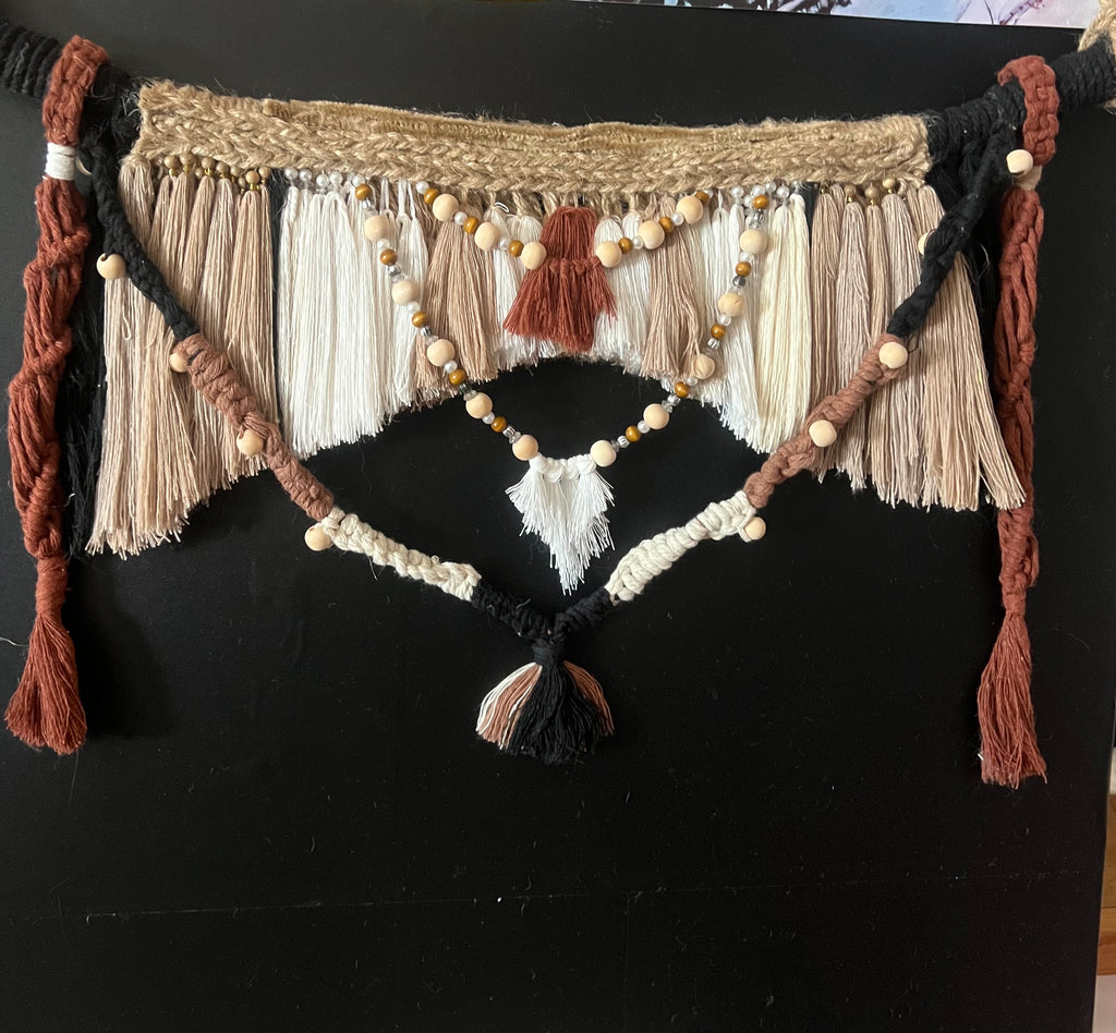 Décoration murale :  héévó’nehe( coiffe en Cheyenne )