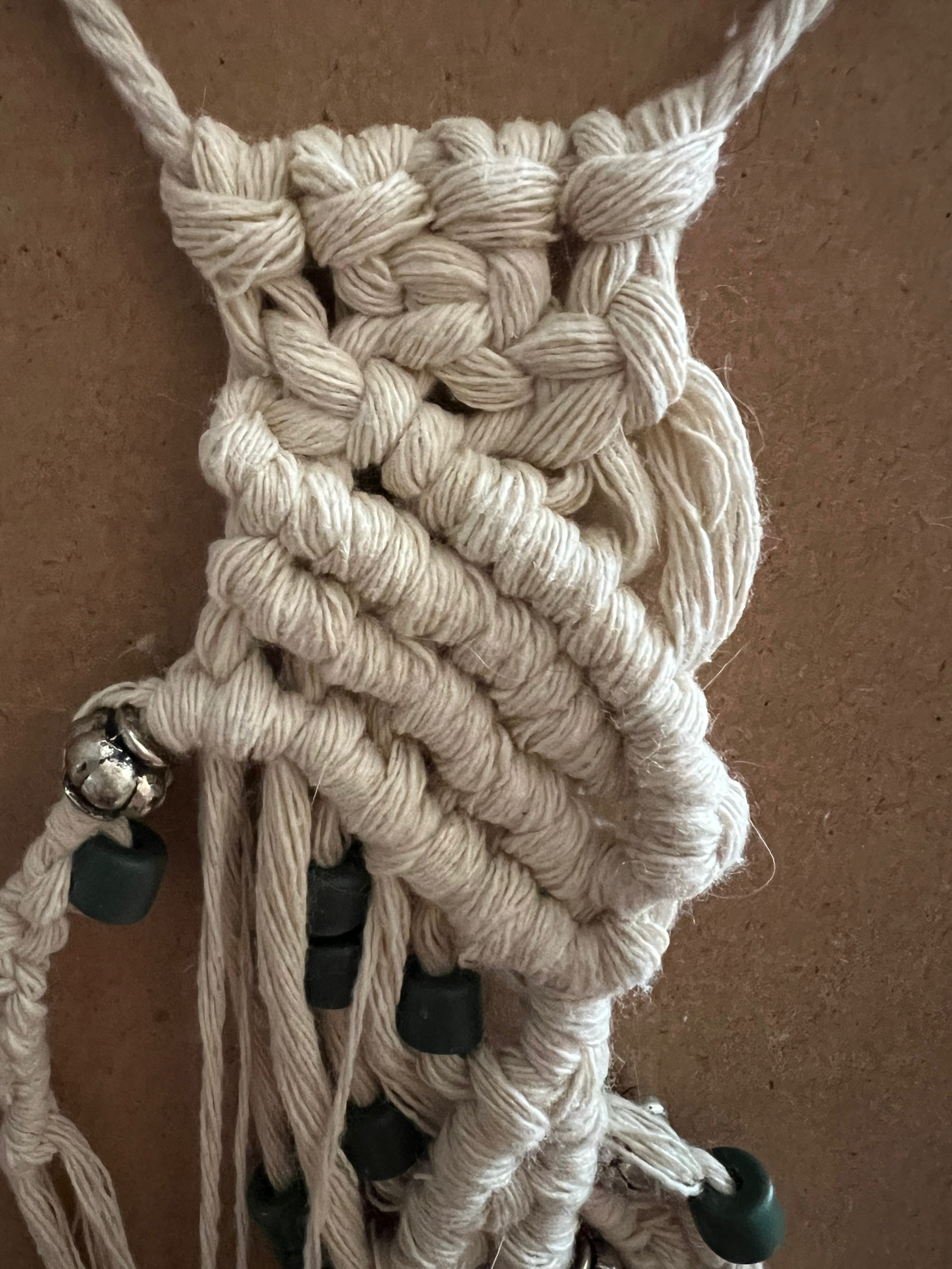 Décoration murale beige et verte